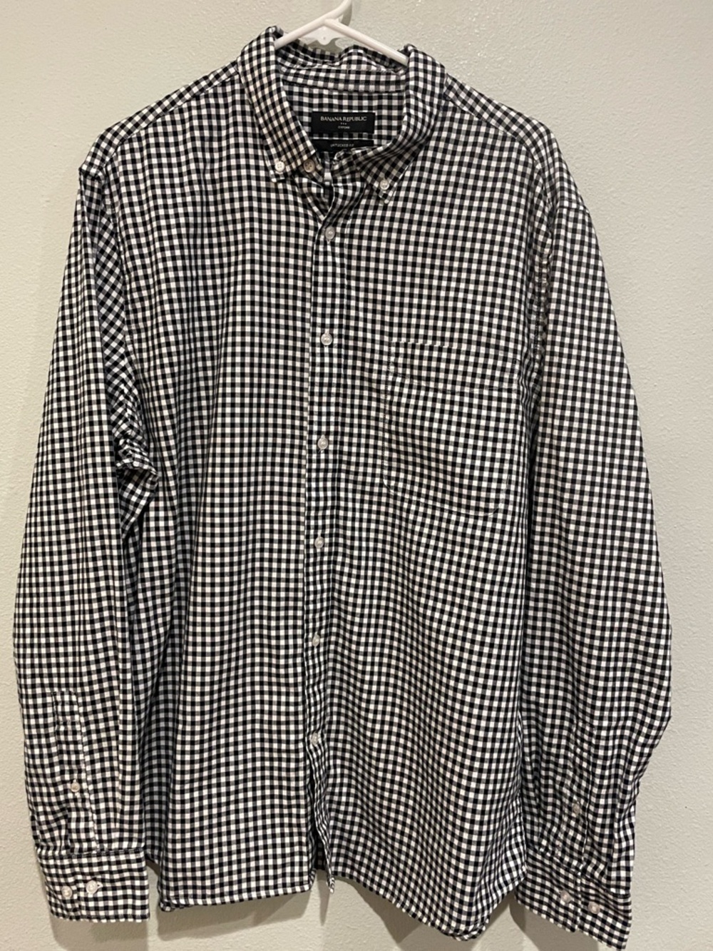 Banana Republic Black & White Gingham Button-Down Untucked Shirt
